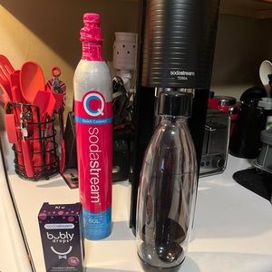 Sodastreamer Tera with Blackberry Bubly Drops